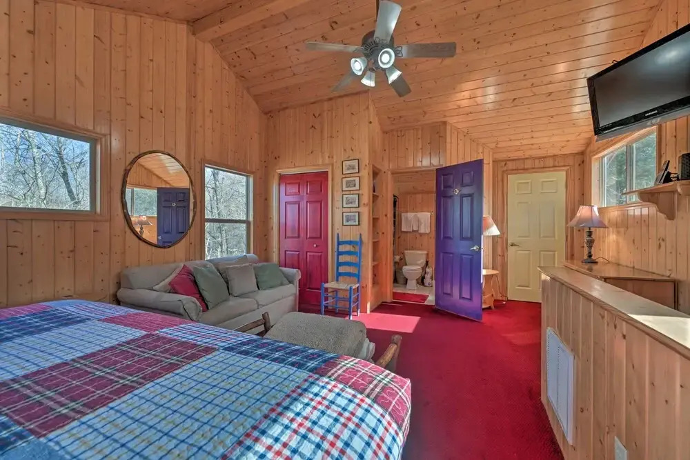 North Carolina Escape w/ Deck, Grill & Fire Pit!
