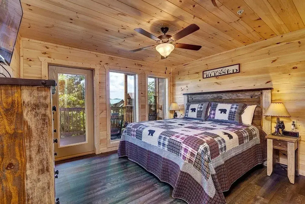 Bee Chillin Bear Inn - 7 Bedrooms, 7 Baths, Sleeps 26 7 Cabin by RedAwning