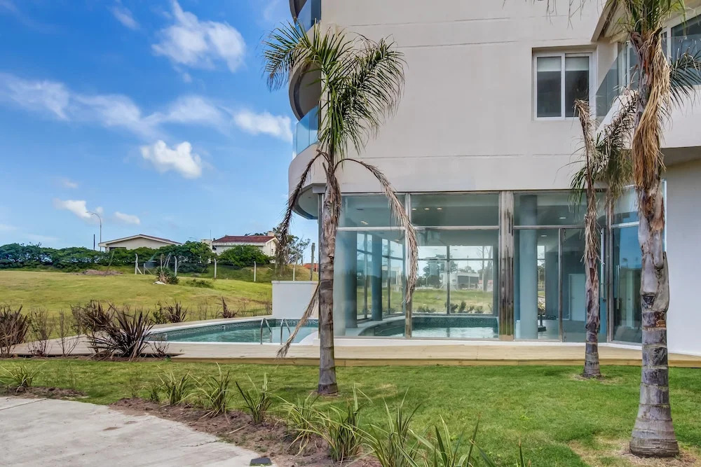 Moderno apartamento frente al mar y piscina - Azure Towers