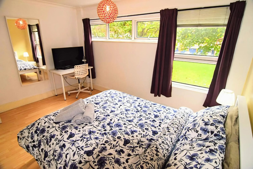 The Brum House - Private garden, 3 TVs with NETFLIX, BBQ, up to 8 guests