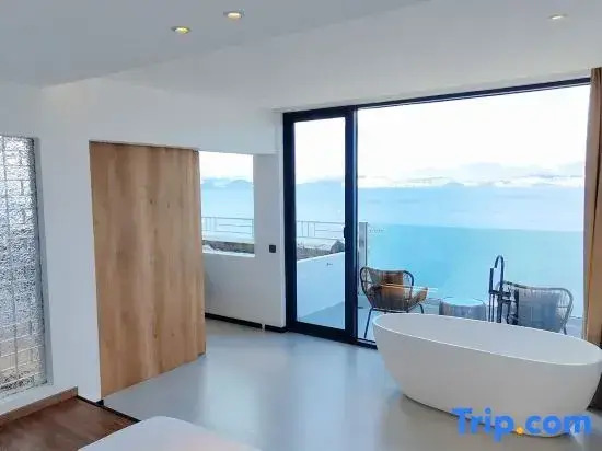 Dali Zouzou Tingting Seaview Inn