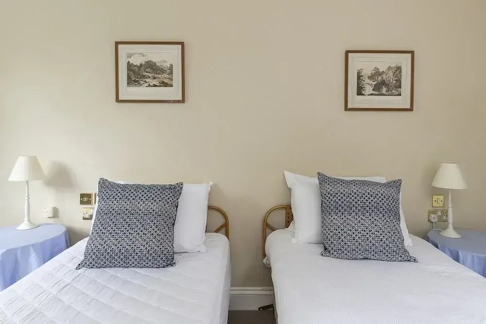 JOIVY Charming 3 bed house with a rooftop terrace