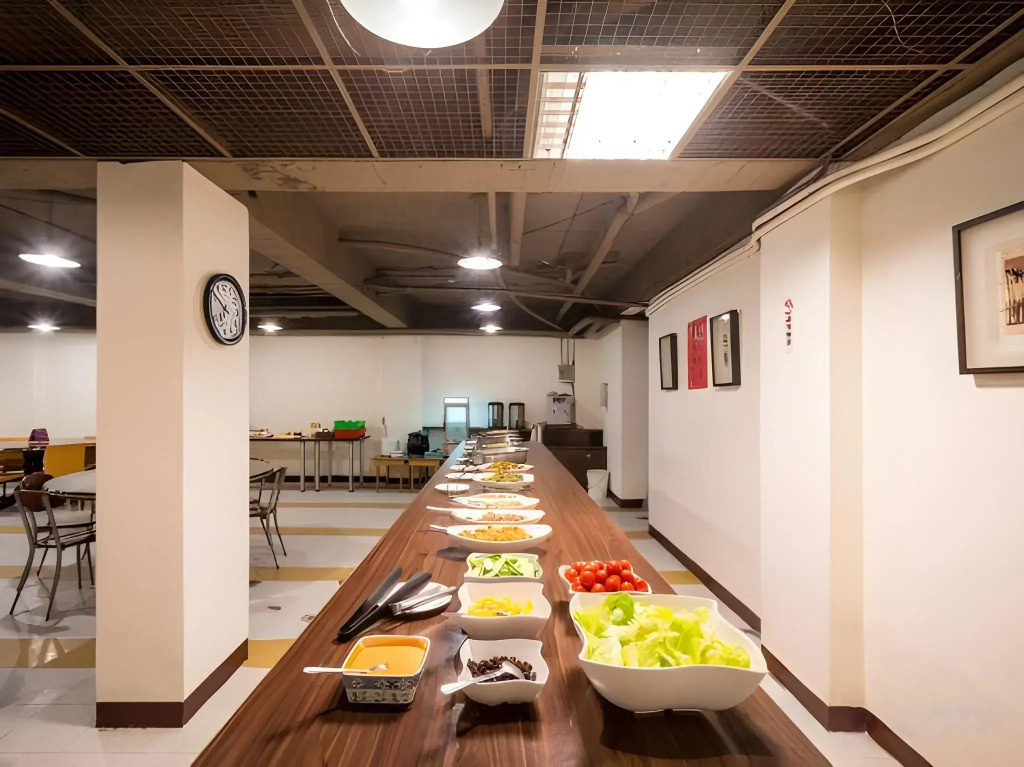 Yadi Hotel