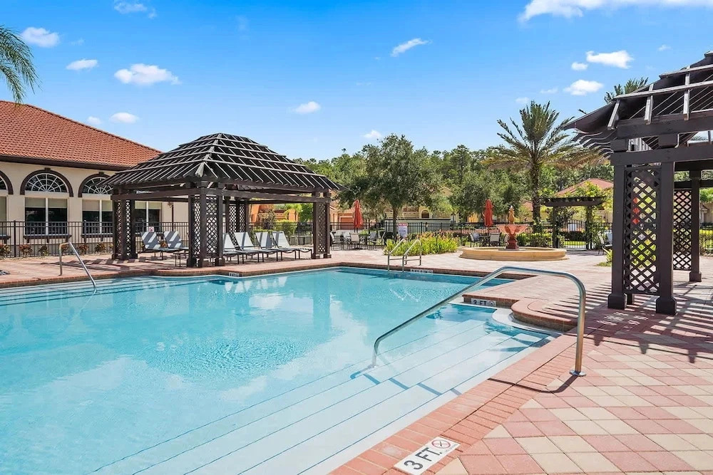 Upstay - Lively Mansion w Pool, Theater, Games