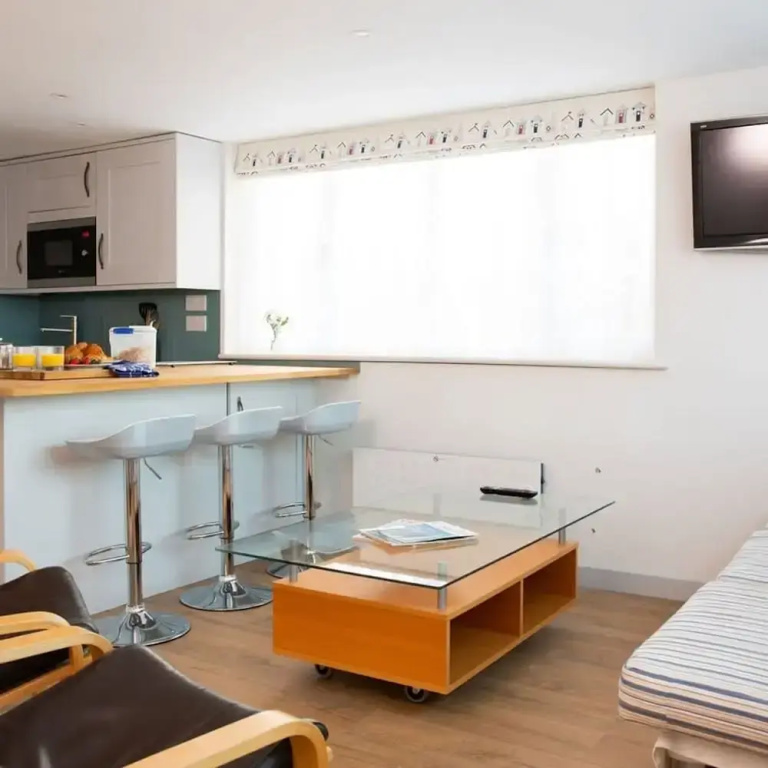 Stylish Cosy Annexe in Pretty Sailing Village