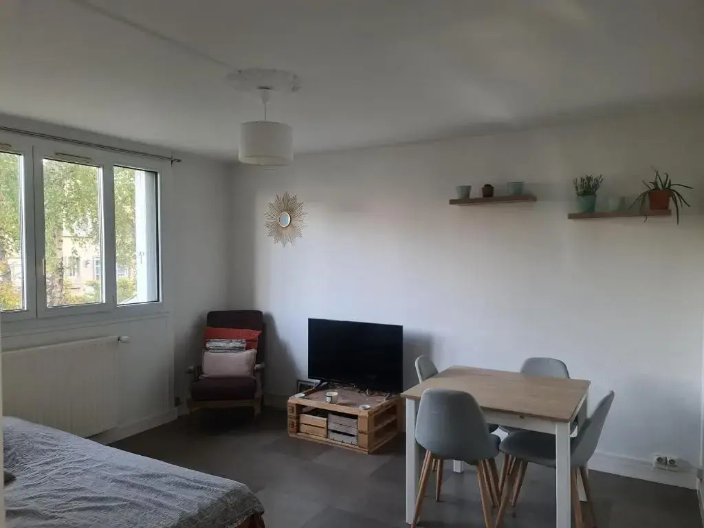 Private room in a shared apartment II