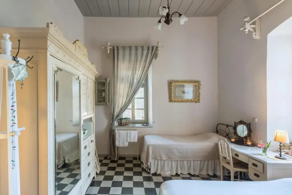 DellaGracia Mansion in Poseidonia Syros