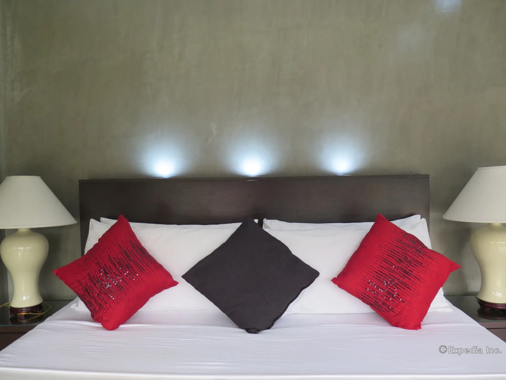 717 Cesar Place Hotel