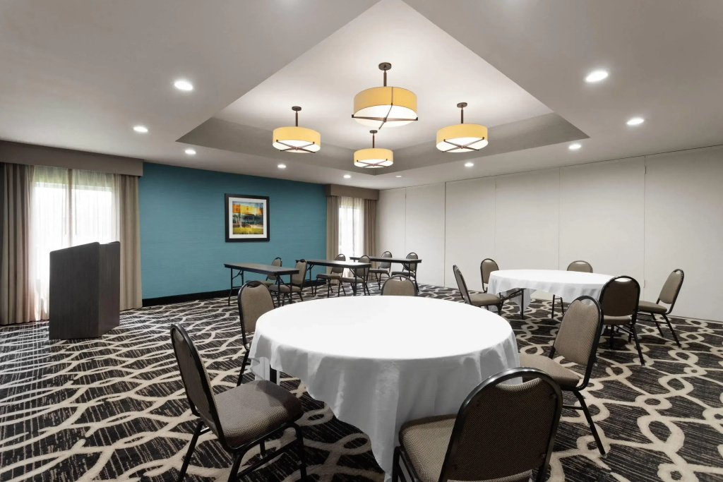 La Quinta by Wyndham Columbus - Edinburgh