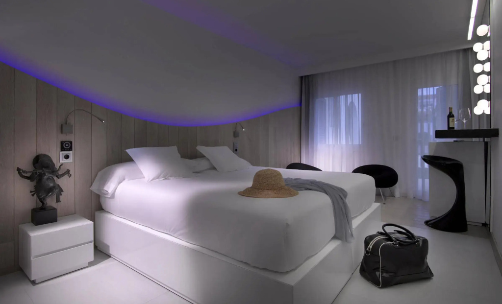 The Unexpected Ibiza Hotel - Ushuaïa Club entrance included