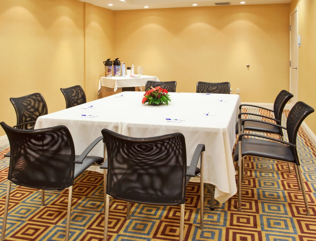 Holiday Inn Express Hotel & Suites Santa Cruz by IHG