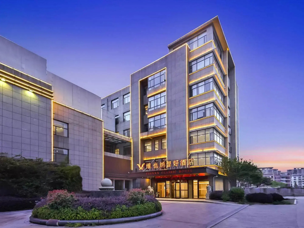 Vienna Classic Hotel (Anqing Yixiu District University Town)