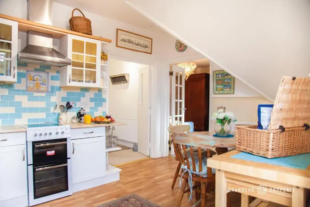Sky View - Lovely 1bed Suite close to Beach and with Parking