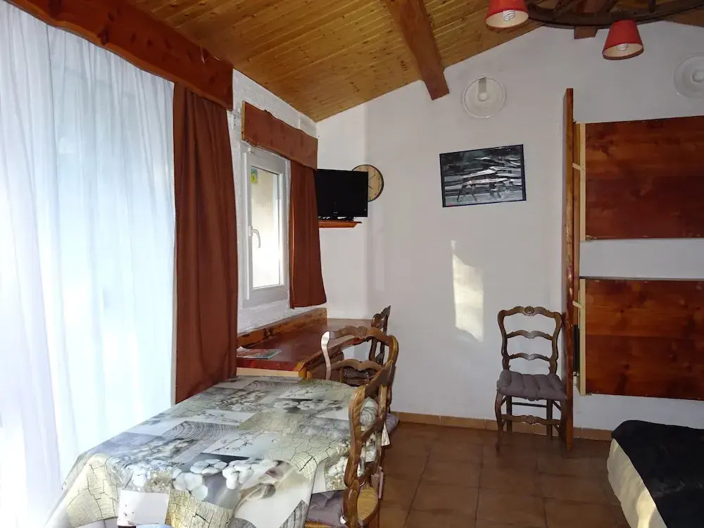 AU BOIS FLEURI Les Chambres dHôtes