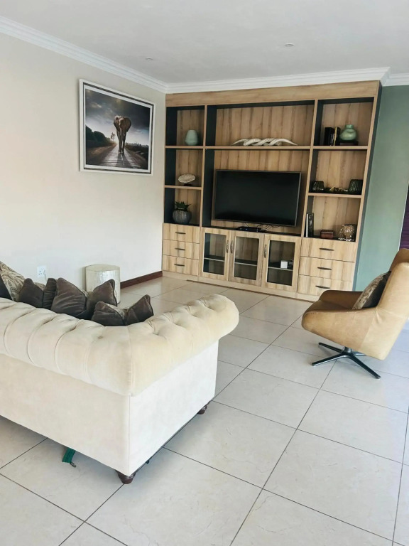 Bluewave Villa at 944 Kota