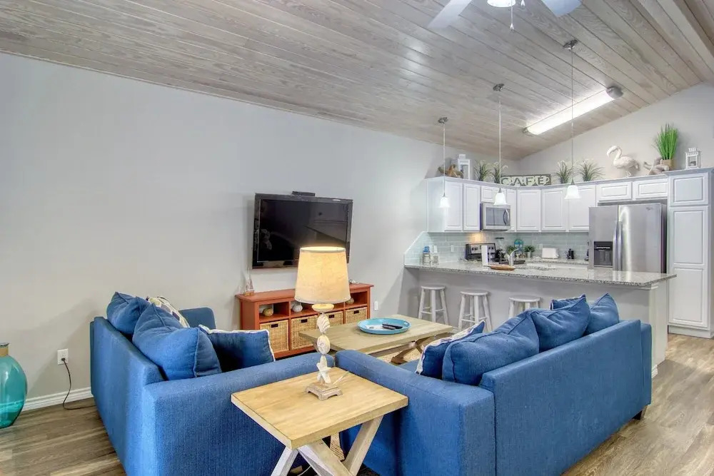 Beach-i-licious 4 Bedrooms 3.5 Bathrooms Townhouse