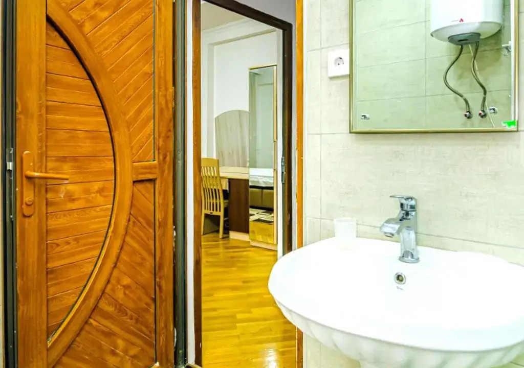 7 Bedroom Apartment on LEYLEK - Nİzami st.