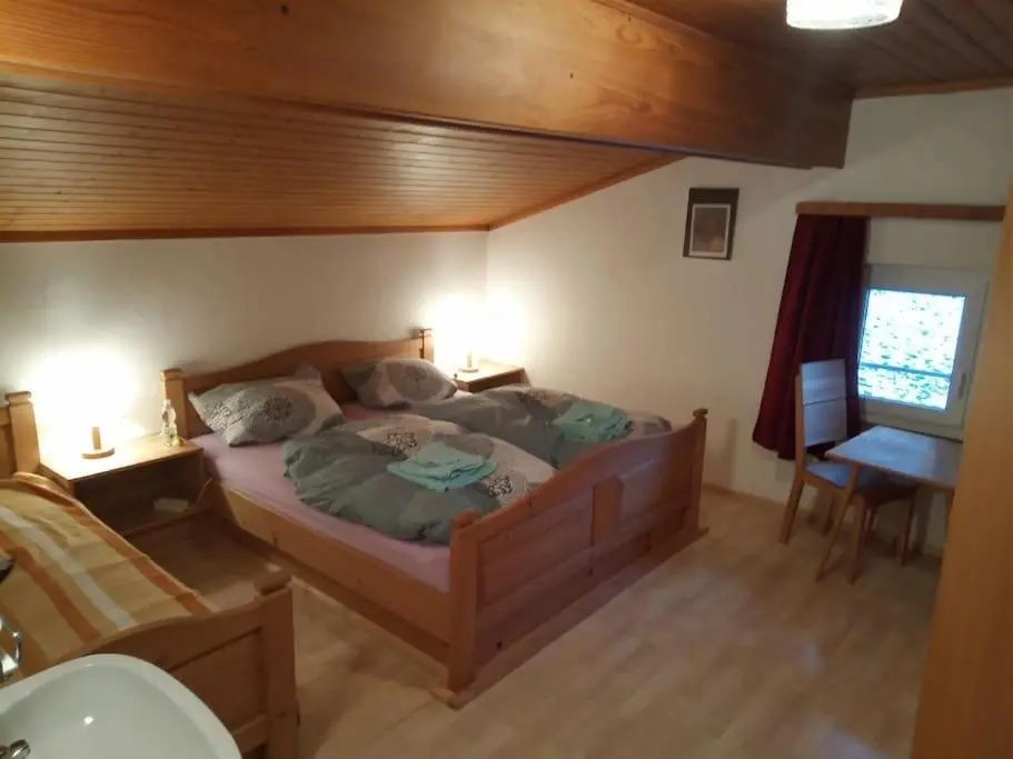Großes Ferienhaus in ruhiger Lage - WLAN b. 9 Per