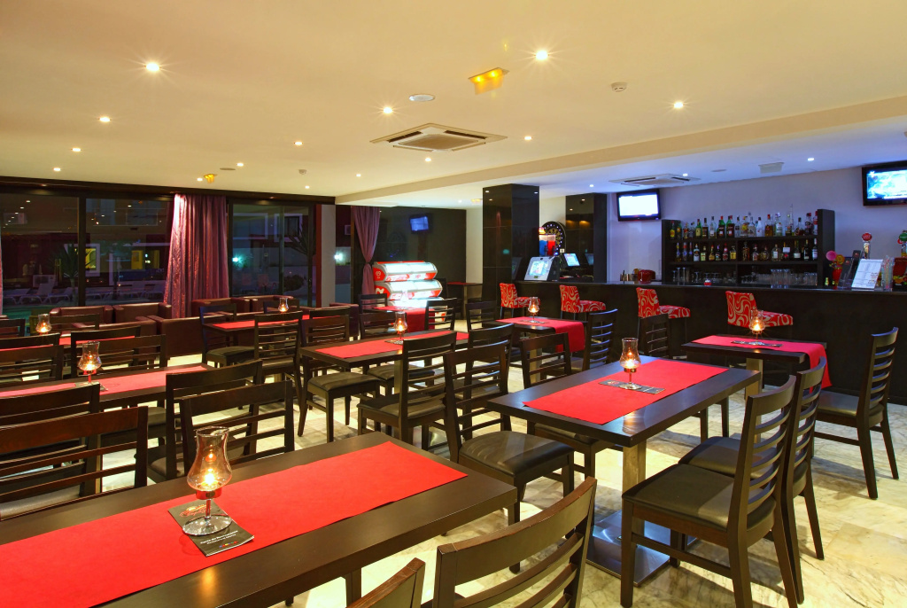 Topazio Vibe Beach Hotel & Apartments