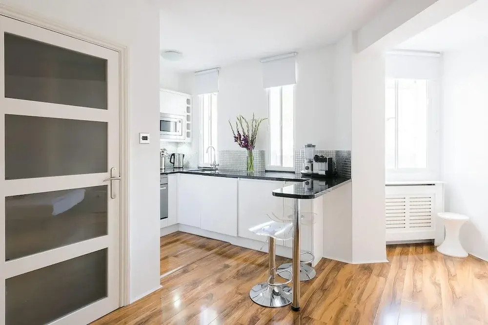 Cosy, Modern Chelsea Studio