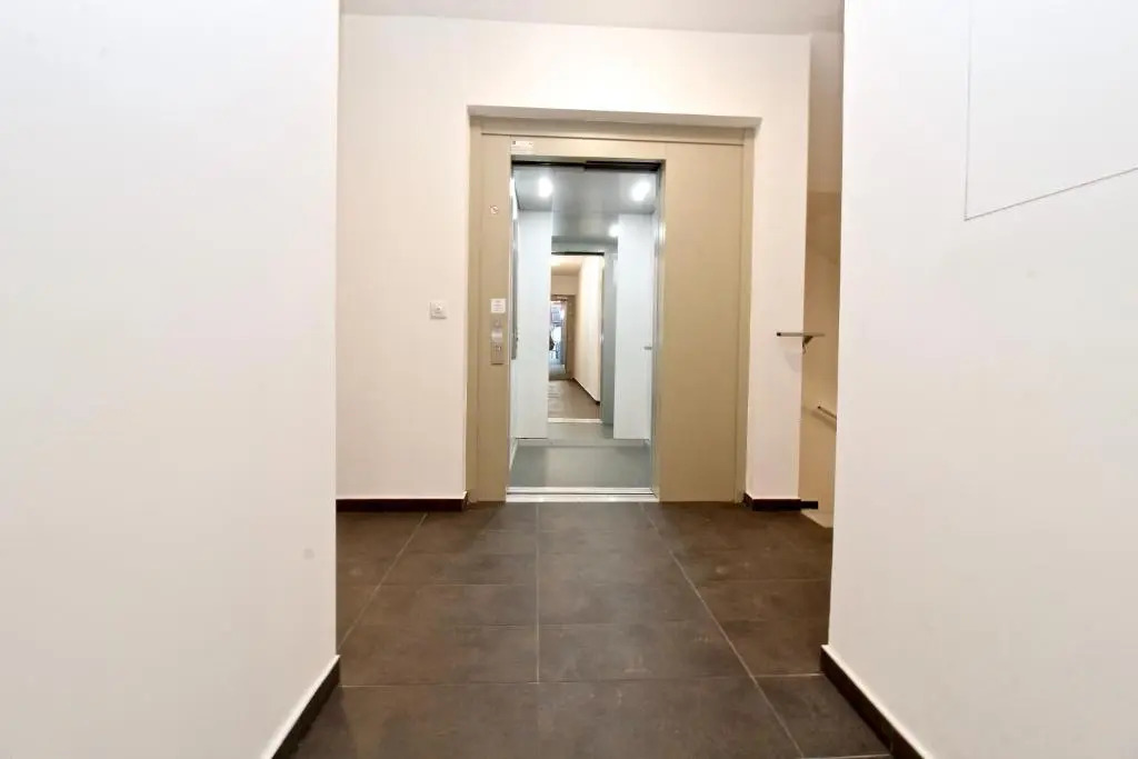 Yellow Flower Apartment with Pool - 5 min to Lake