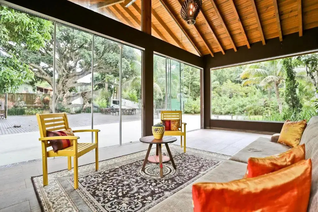Praia do Estaleiro Guest House