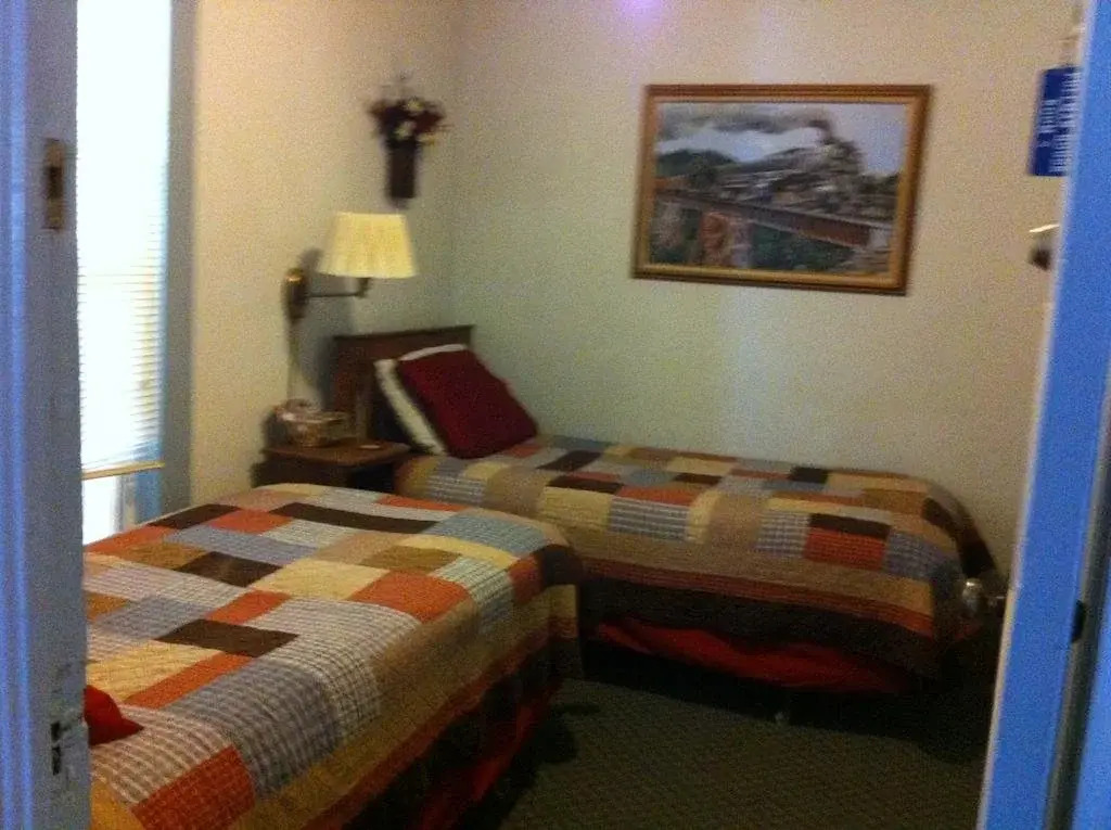 Pullman House Inn