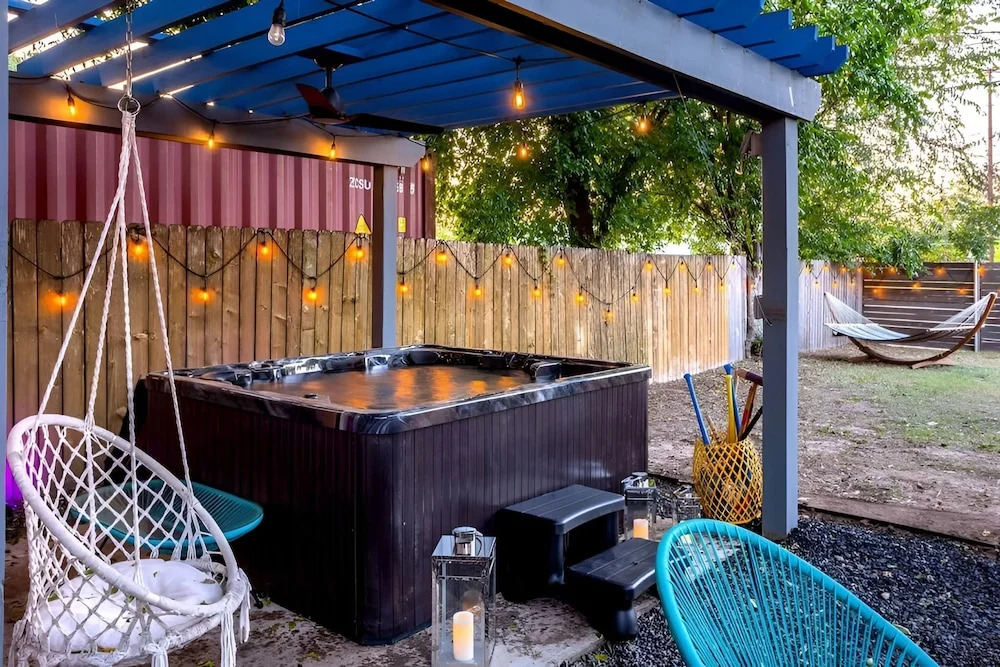 Heated Pool Haven w Hot Tub - Downtown 3 min