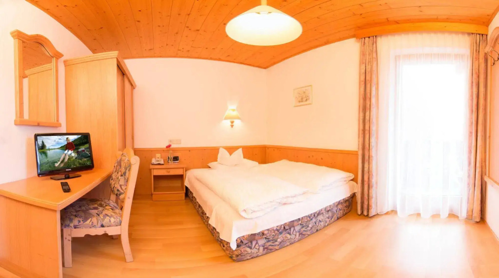 Hotel Christoph Tiroler B&B