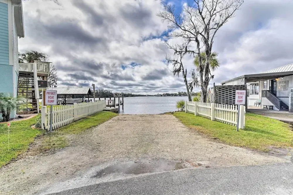 Private Dock & Water Views! Homosassa Retreat