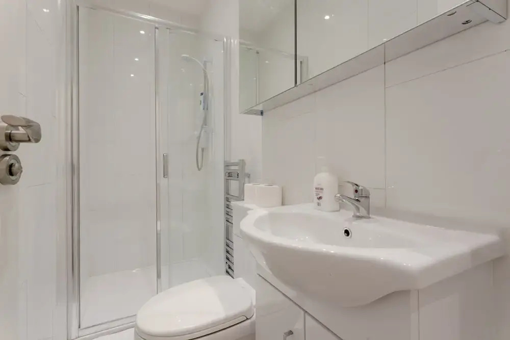3 Bedroom House In Tooting With Garden