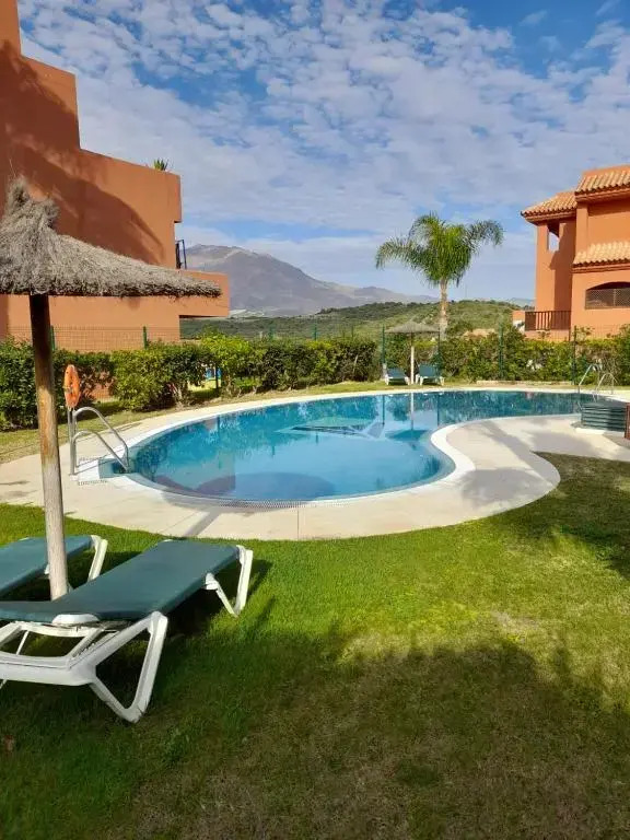 Apartamento espacioso muy tranquilo y con jardines cercano a la playa y con 06 piscinas