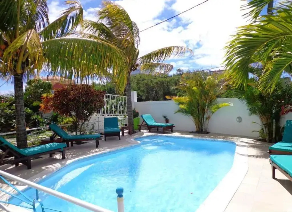 3 bedrooms appartement at Grand Baie 300 m away from the beach with shared pool enclosed garden and wifi