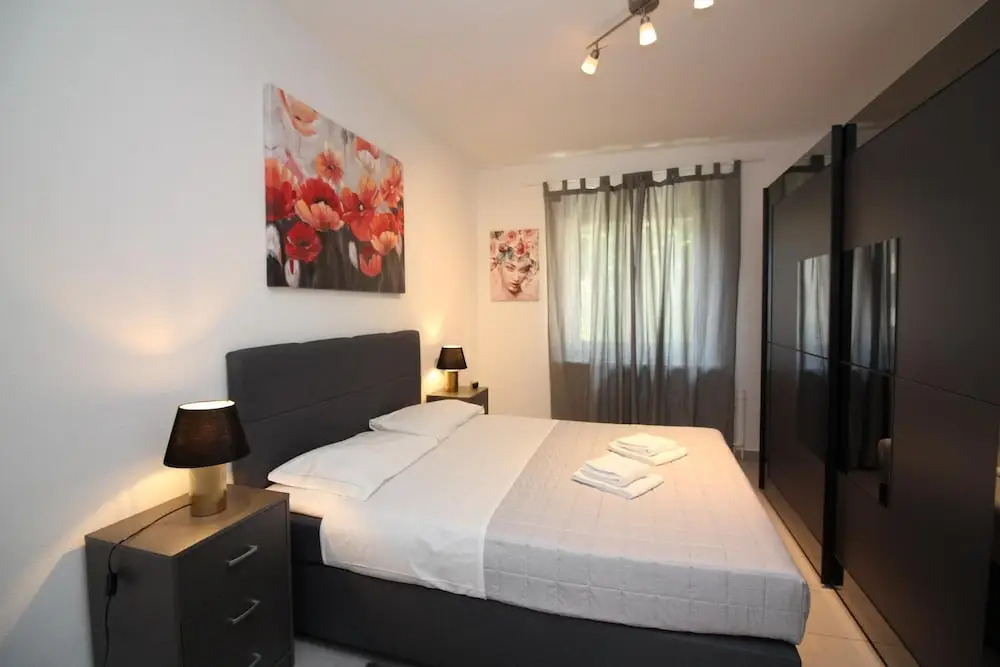 Casa Rosa in Lugano With 2 Bedrooms and 1 Bathrooms