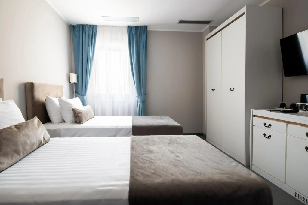 New Era Hotel Old Town - parking with fee nearby - NOT at the hotel