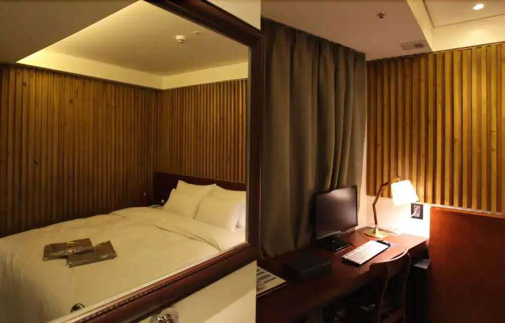 Christie Hotel 크리스티 호텔