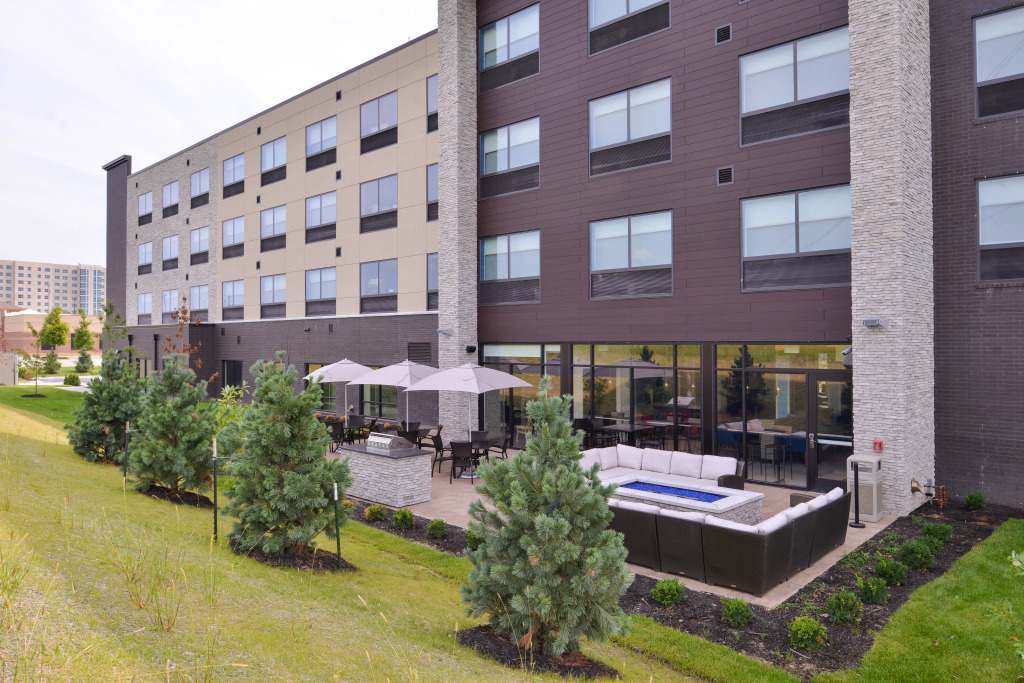Holiday Inn Express & Suites - Olathe West by IHG