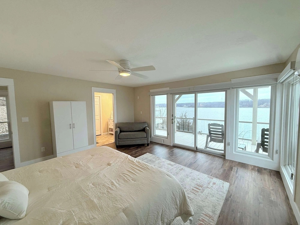 Sunset Point Lakeview Home Near Margaritaville