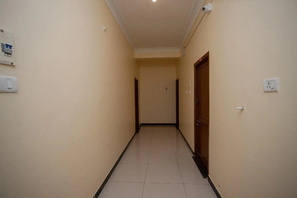 OYO 79252 INN34 Porur