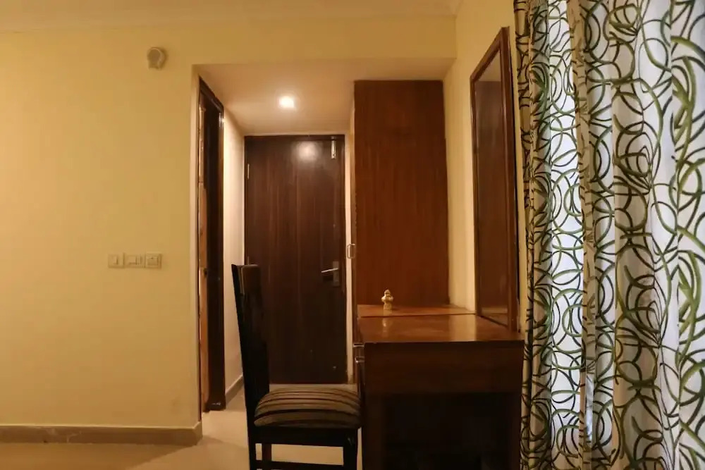 OYO 5190 Hotel Golden Inn