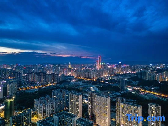 Guiyang North Railway Station West Square Madison Hotel