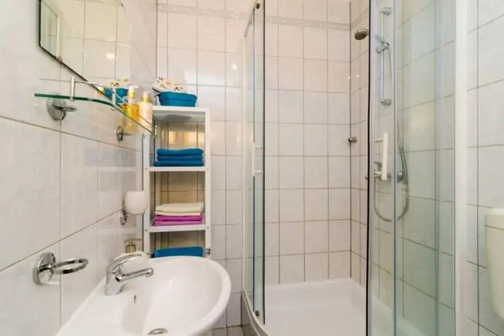 Apartment Radovan - One-bedroom Apartment With Balcony and Sea View