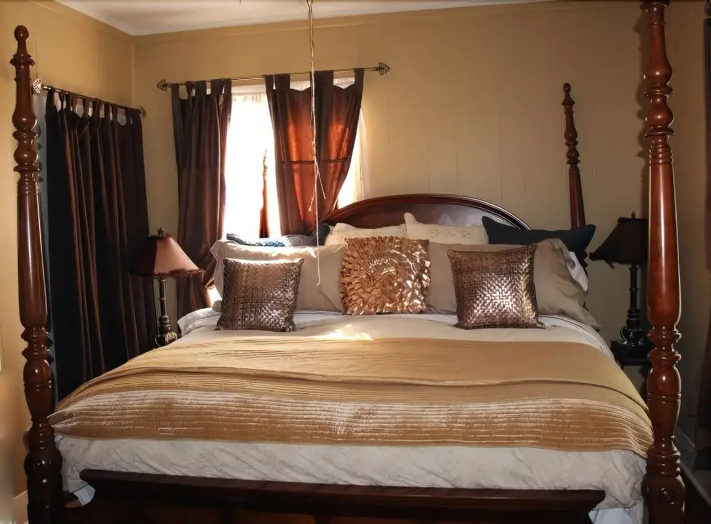 Niagara On The Lake Historic Rental Cottage