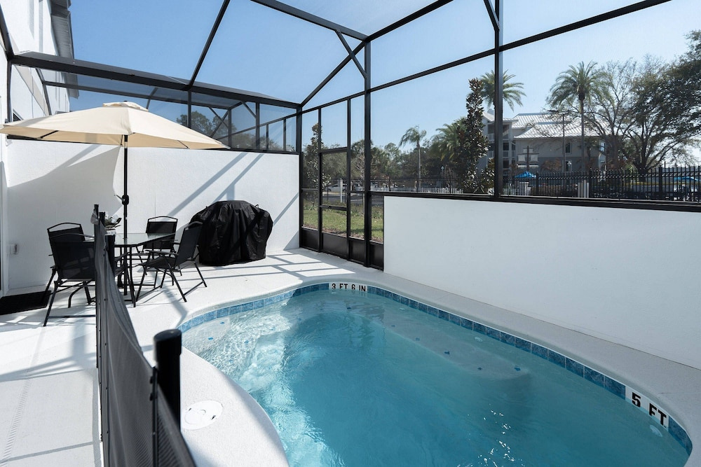 5BR Home for 16 w/ Pool & Game Room