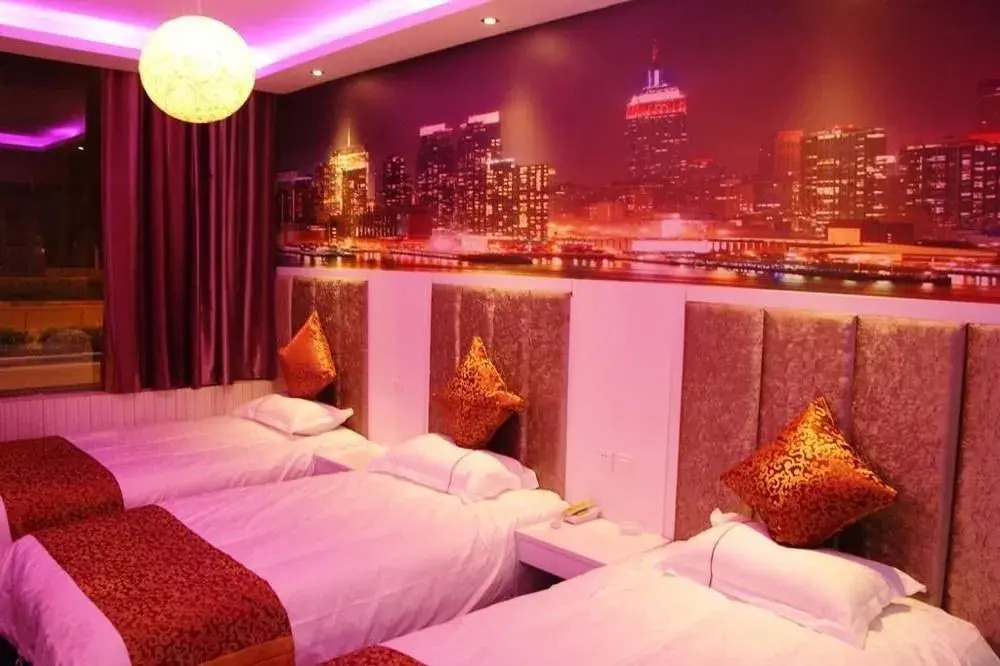 Zhengzhou Love Theme Hotel