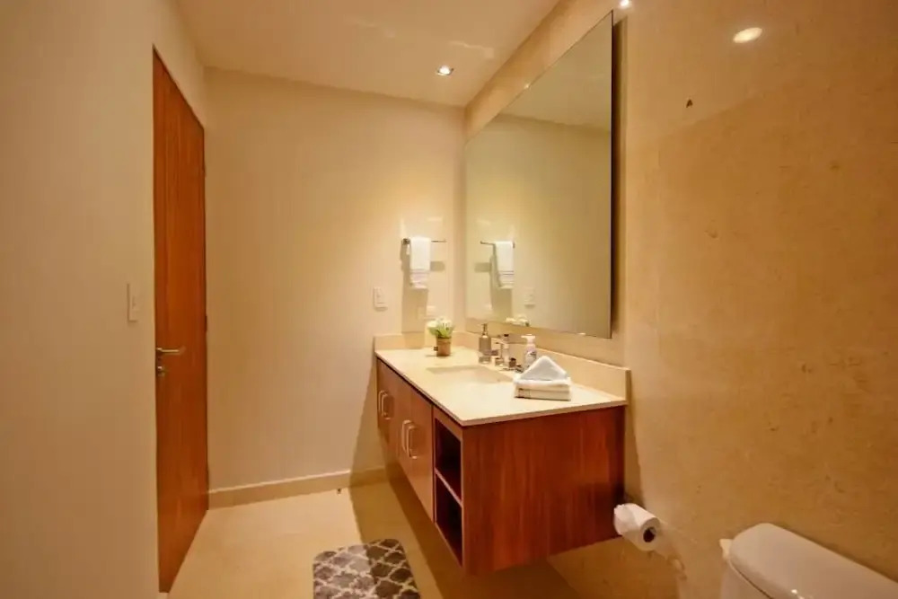 Luxurious & Central Condo In Playa Steps From The Beach