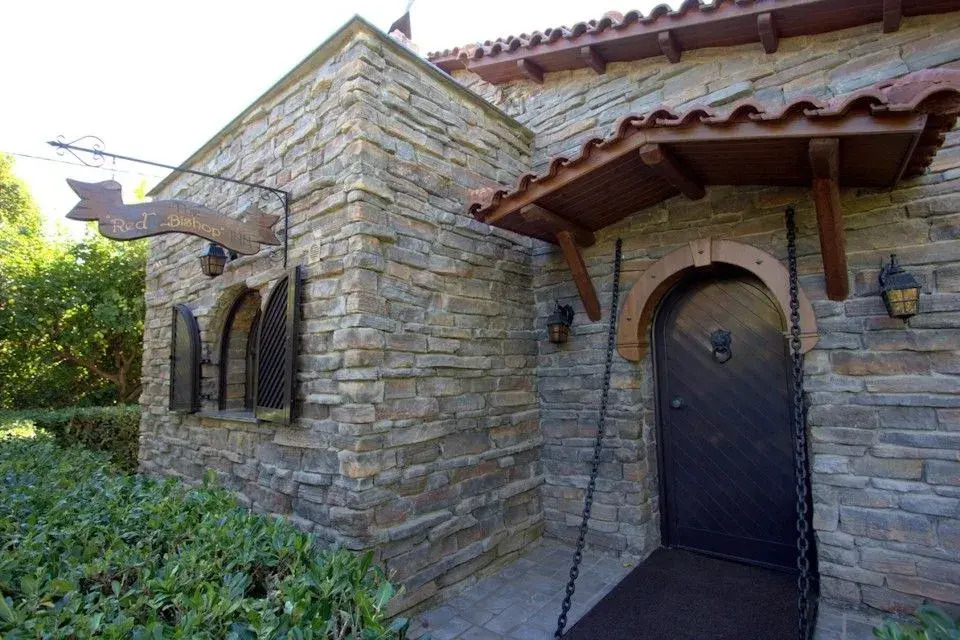 Red Bishop Villa