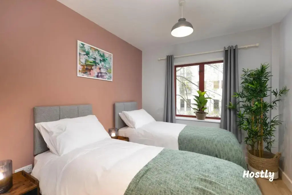 Wesley Gate Apartments - Building 3, by Hostly