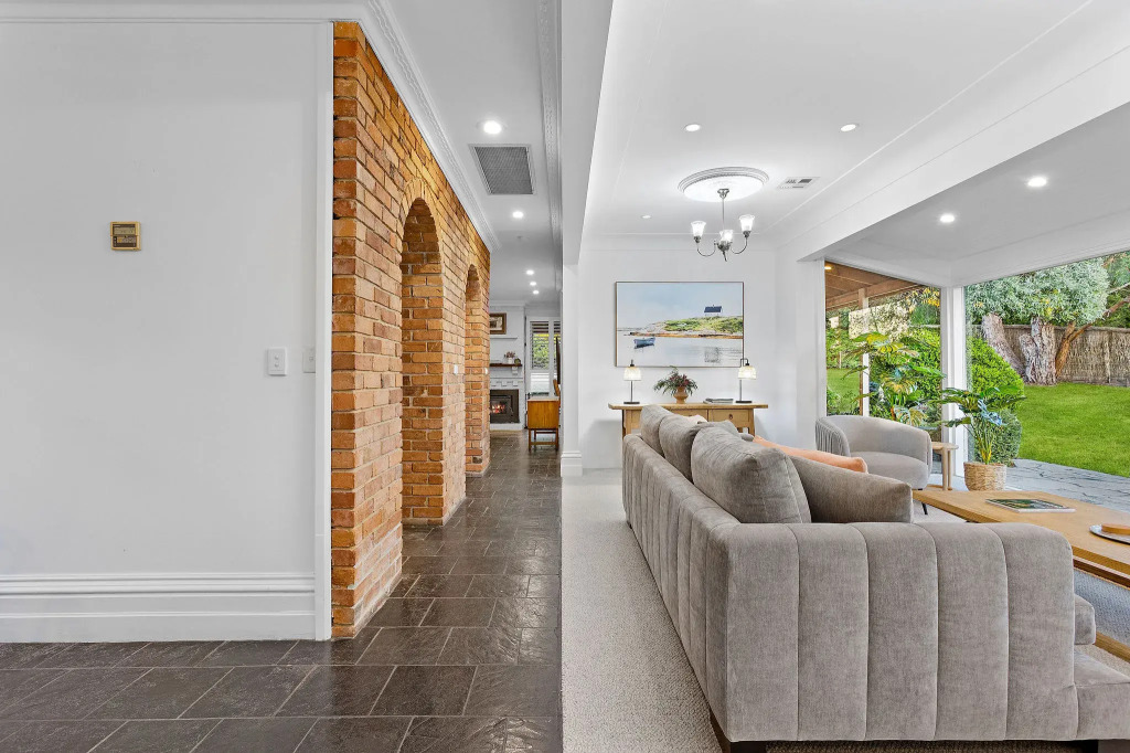 Tranquil Estate With Pool Heated Spa Gardens
