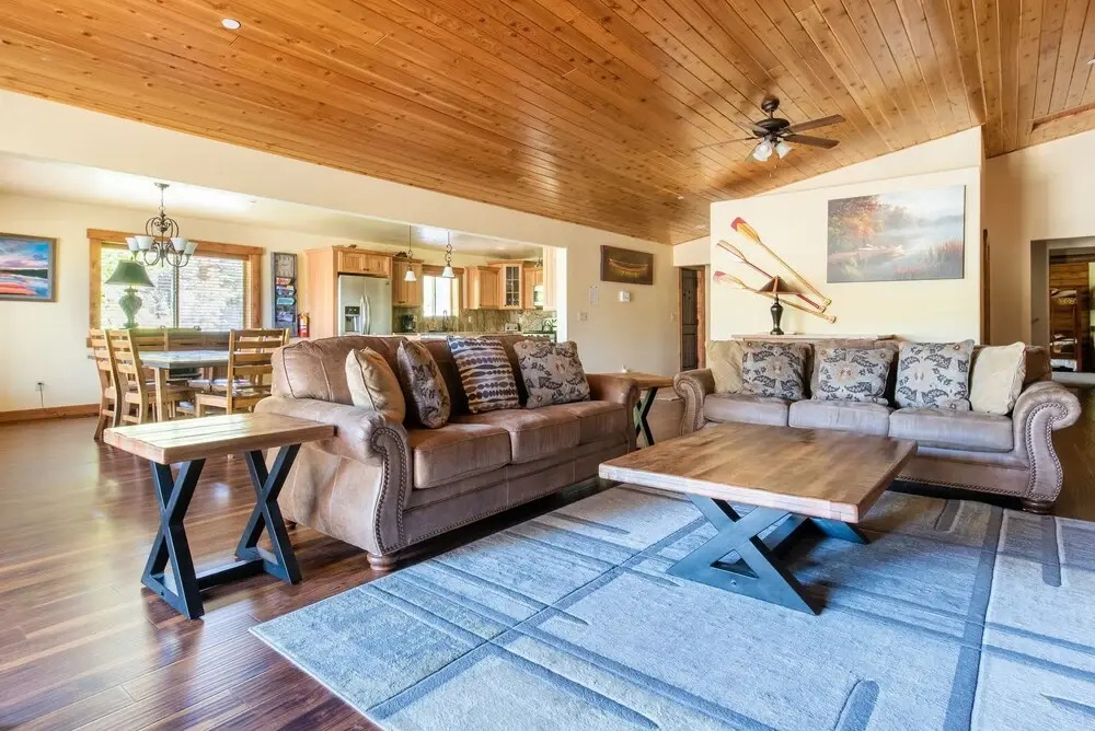 48 - Whispering Aspen Lodge 3 Bedroom Home by Redawning